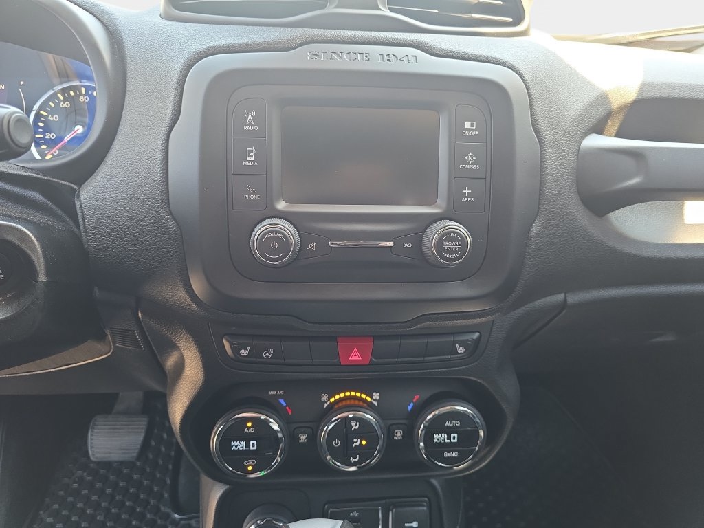 Used 2016 Jeep Renegade Latitude w/ Popular Equipment Group AWD/4WD image 22