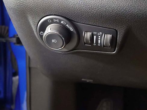 Used 2023 Jeep Compass Limited image 37