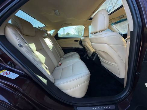 Used 2016 Toyota Avalon Limited image 46