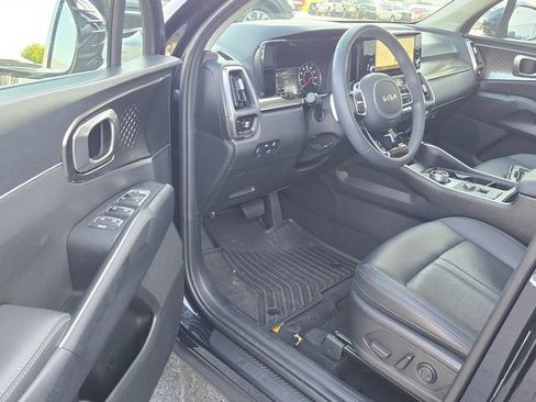 Used 2023 Kia Sorento EX w/ Panoramic Sunroof Package FWD image 9