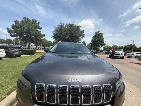Used 2019 Jeep Cherokee Latitude Plus w/ Comfort/Convenience Group FWD image 5