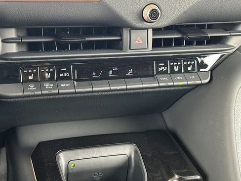 Certified 2026 Toyota Crown AWD/4WD image 18