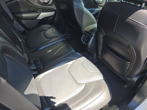 Used 2017 Jeep Cherokee Overland w/ Heavy Duty Protection Group AWD/4WD image 14