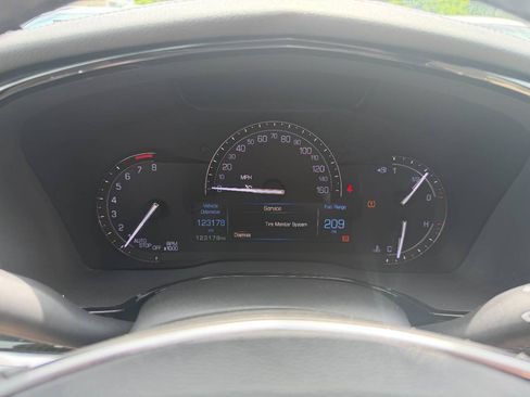 Used 2017 Cadillac XT5 FWD image 26
