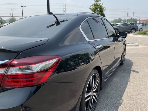 Used 2016 Honda Accord Touring image 8