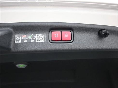 Certified 2025 Mercedes-Benz C 300 4MATIC Sedan image 24