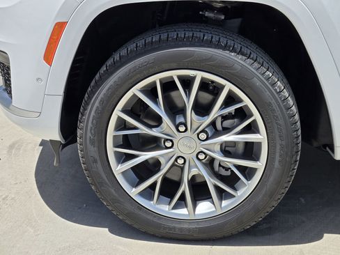New 2025 Jeep Grand Cherokee L Summit image 9