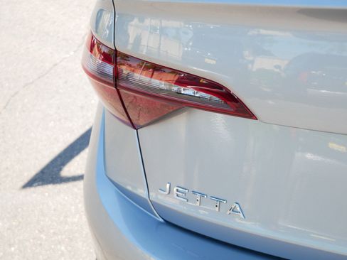 Certified 2023 Volkswagen Jetta S FWD image 17