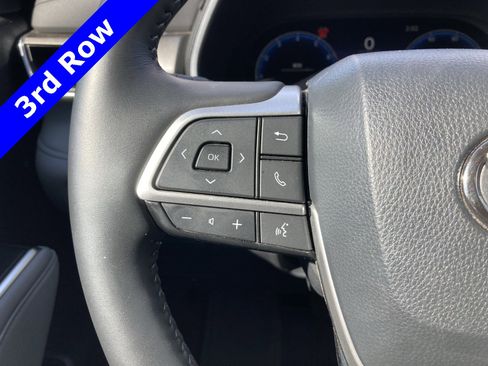 Used 2024 Toyota Highlander Limited image 19