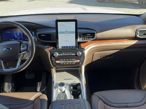 Used 2022 Ford Explorer King Ranch w/ Premium Technology Package image 34