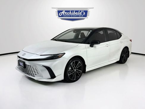 Used 2025 Toyota Camry XSE w/ Premium Package AWD/4WD image 3