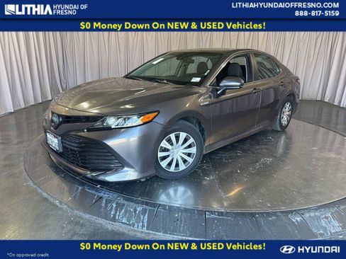 Used 2018 Toyota Camry LE FWD image 1
