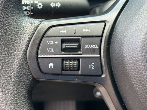 Used 2025 Honda HR-V LX image 16