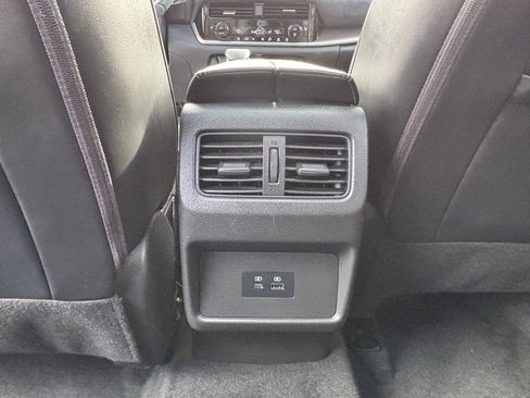 Used 2022 Nissan Rogue SV w/ SV Premium Package image 18