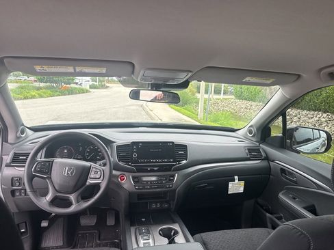 Used 2025 Honda Ridgeline Sport image 40