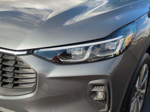 Used 2025 Ford Escape Platinum image 10