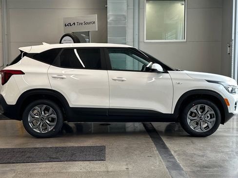 New 2026 Kia Seltos LX image 2