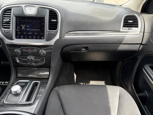 Used 2021 Chrysler 300 Touring w/ Driver Convenience Group AWD/4WD image 18