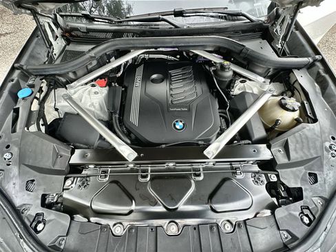 Used 2022 BMW X5 xDrive40i w/ M Sport Package image 9