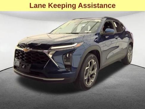 Used 2024 Chevrolet Trax LT w/ LT Convenience Package FWD image 4