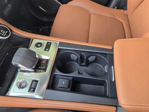 Used 2025 Jaguar F-PACE R-Dynamic S image 22