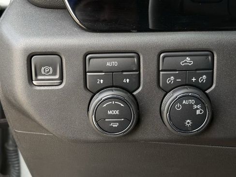 Used 2023 Chevrolet Silverado 1500 LT AWD/4WD image 25