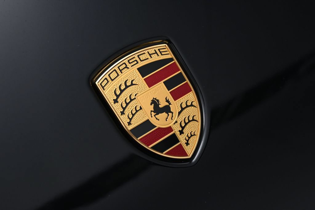 Certified 2025 Porsche Macan AWD/4WD image 35