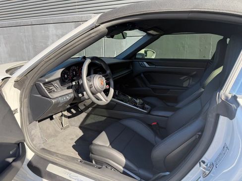 Certified 2025 Porsche 911 Carrera RWD image 4