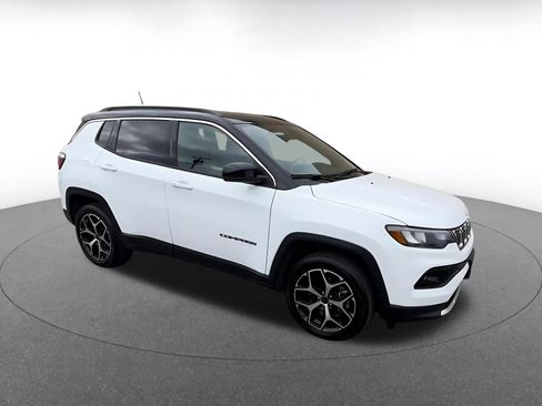 Used 2025 Jeep Compass Limited image 2
