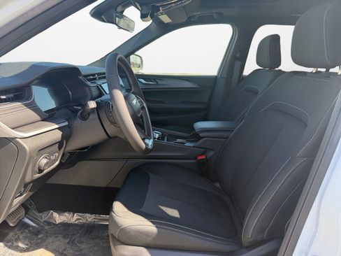 New 2025 Jeep Grand Cherokee L Laredo w/ Luxury Tech Group I AWD/4WD image 9