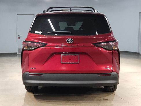 New 2026 Toyota Sienna XLE FWD image 6