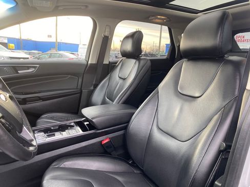 Used 2019 Ford Edge Titanium w/ Equipment Group 301A image 10