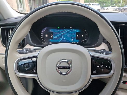 Used 2022 Volvo XC60 B5 Inscription w/ Advanced Package FWD image 16