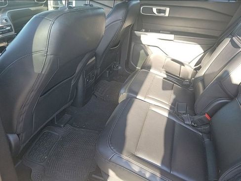 Used 2023 Ford Explorer XLT w/ Equipment Group 202A image 8