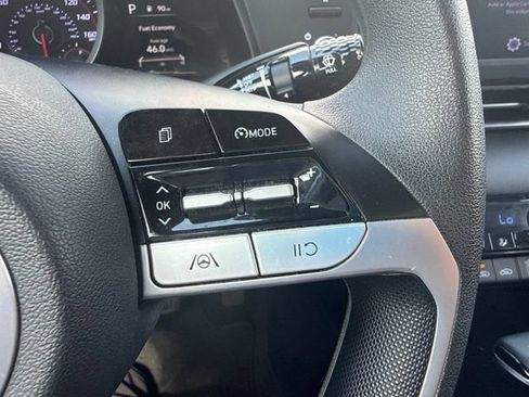 Used 2022 Hyundai Elantra SEL FWD image 16