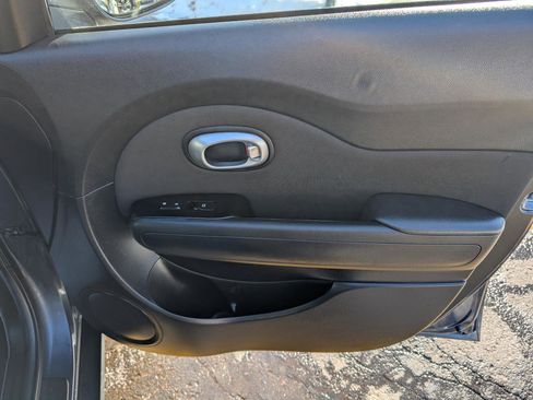 Used 2015 Kia Soul + image 26