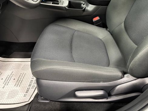 Used 2025 Toyota RAV4 LE AWD/4WD image 13