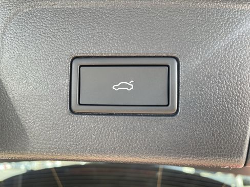 New 2026 Volkswagen Atlas SE image 10