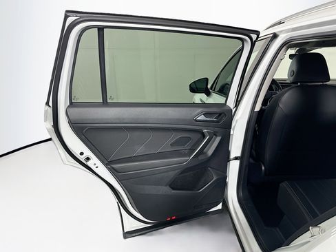 Used 2024 Volkswagen Tiguan SE image 25