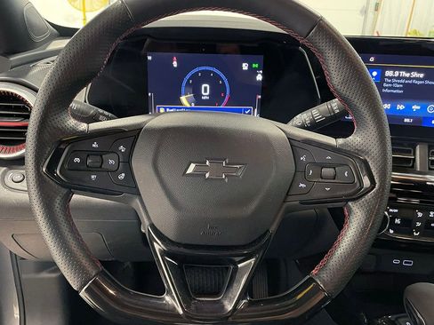 Used 2024 Chevrolet Trax RS image 32