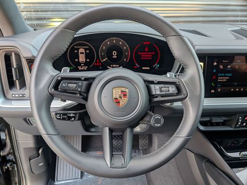 Certified 2025 Porsche Cayenne AWD/4WD image 16