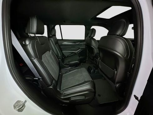 New 2025 Jeep Grand Cherokee L Altitude image 32