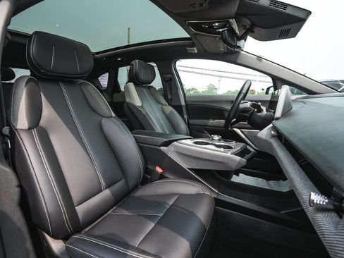 Used 2025 Cadillac Optiq Luxury 1 AWD/4WD image 46