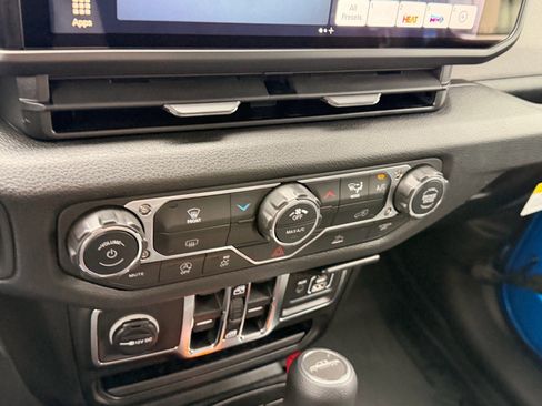 New 2026 Jeep Gladiator Sport AWD/4WD image 19