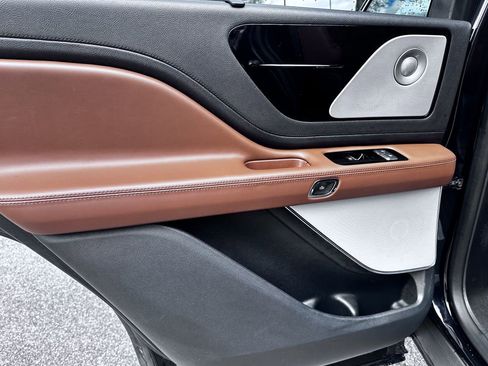 Used 2021 Lincoln Aviator Reserve w/ Equipment Group 202A image 31