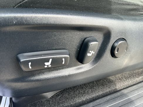 Used 2019 Toyota 4Runner SR5 AWD/4WD image 18
