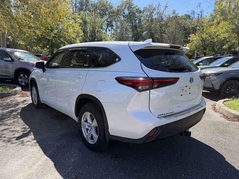 Used 2020 Toyota Highlander LE image 4