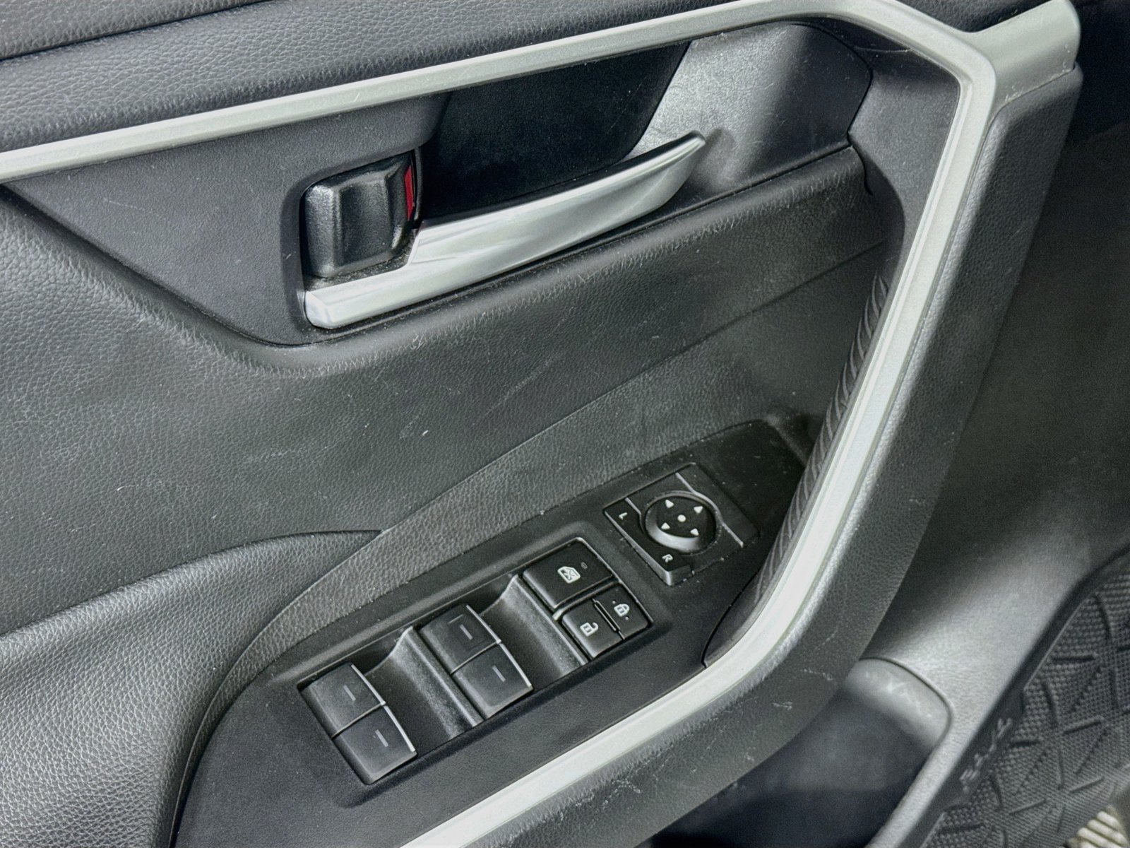 Certified 2024 Toyota RAV4 XLE AWD/4WD image 18