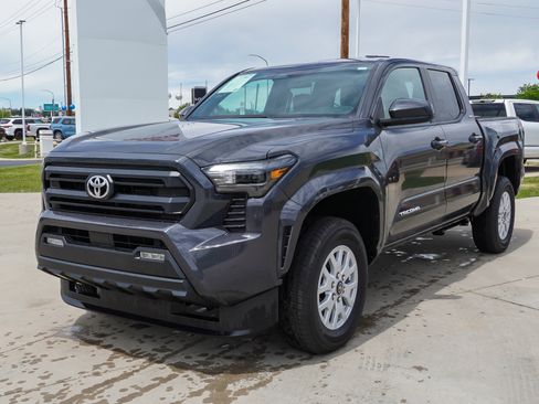 Certified 2025 Toyota Tacoma SR5 AWD/4WD image 4