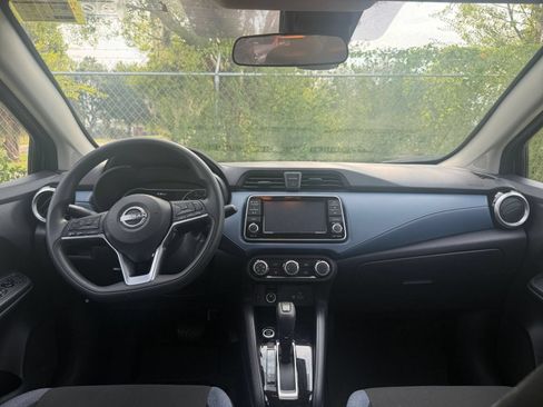 Used 2025 Nissan Versa SV FWD image 31